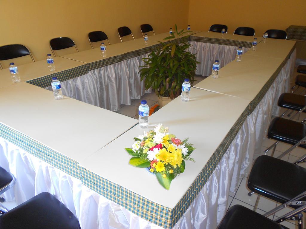 Hotel Grand Wijaya Singaraja Екстериор снимка