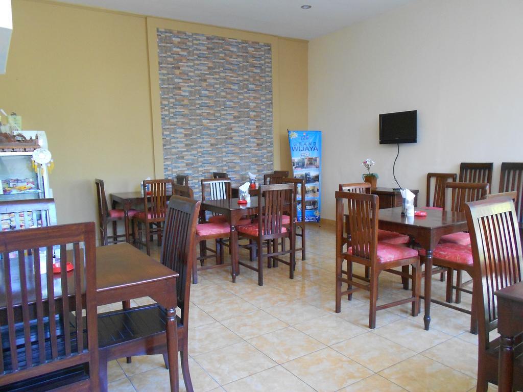 Hotel Grand Wijaya Singaraja Екстериор снимка