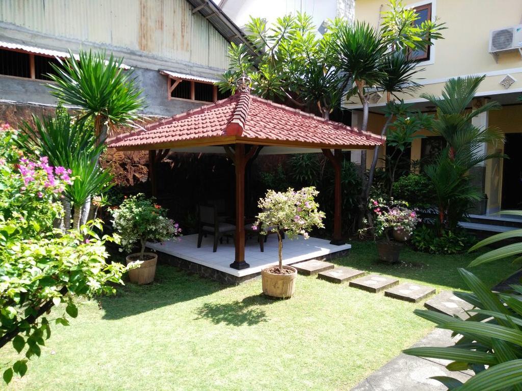 Hotel Grand Wijaya Singaraja Екстериор снимка